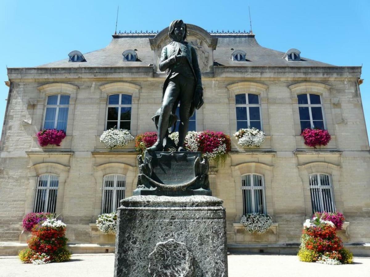 Le Jardin D'Odette Villa Yevres-le-Petit Bagian luar foto